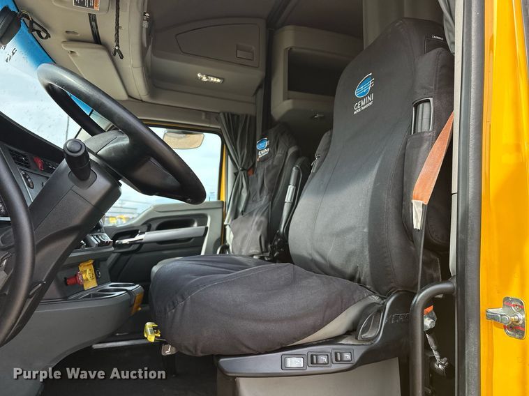 image for item ER4858 2021 Kenworth T680 semi truck