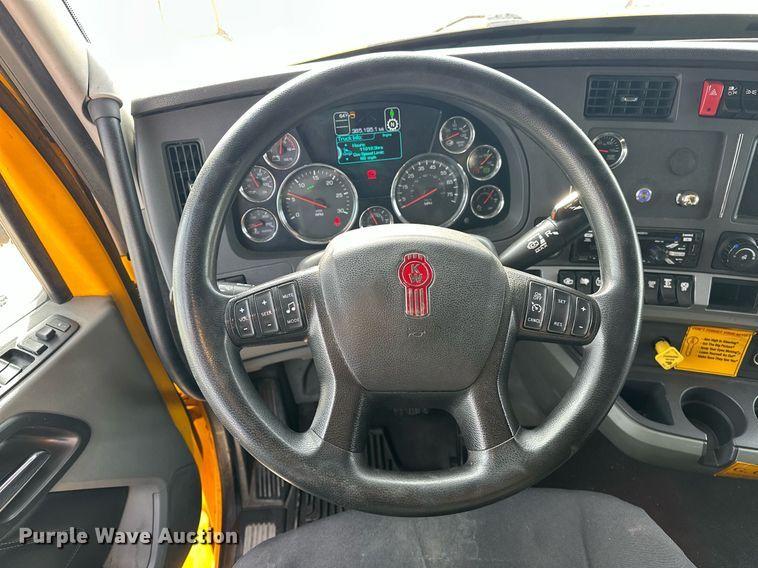 image for item ER4858 2021 Kenworth T680 semi truck