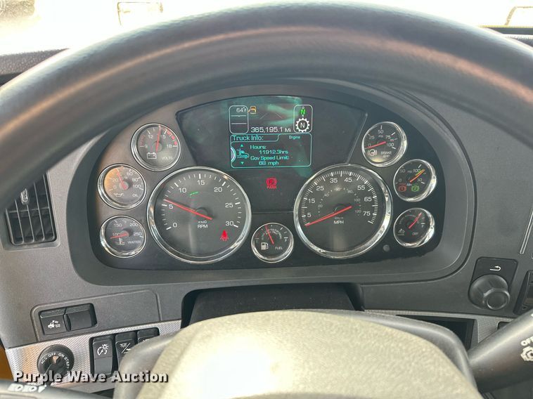 image for item ER4858 2021 Kenworth T680 semi truck