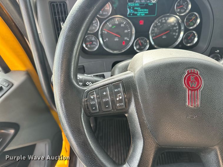 image for item ER4858 2021 Kenworth T680 semi truck