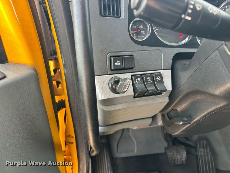 image for item ER4858 2021 Kenworth T680 semi truck