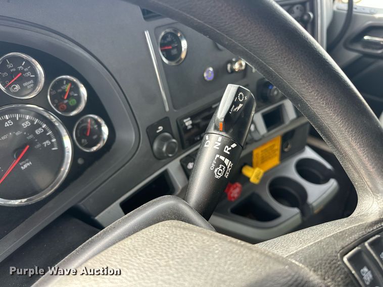 image for item ER4858 2021 Kenworth T680 semi truck