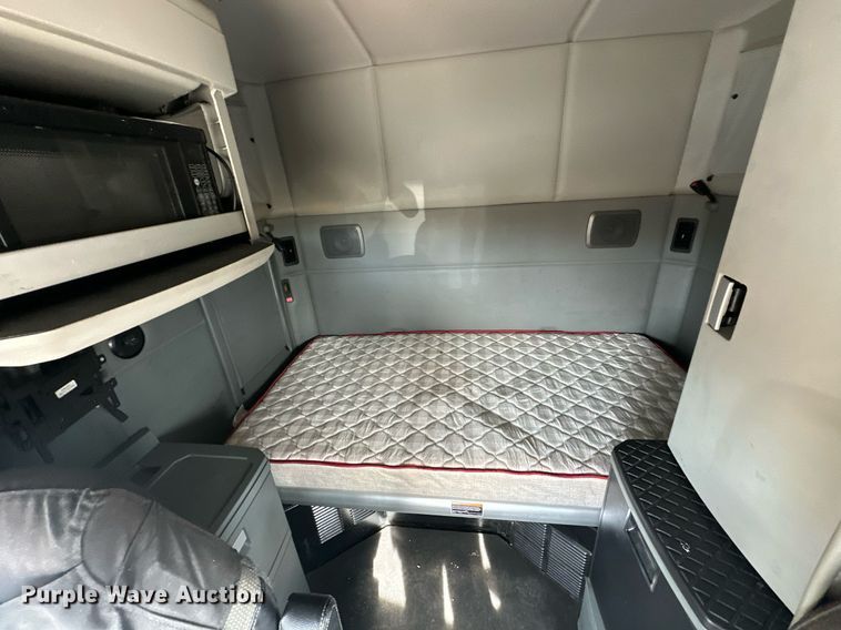 image for item ER4858 2021 Kenworth T680 semi truck