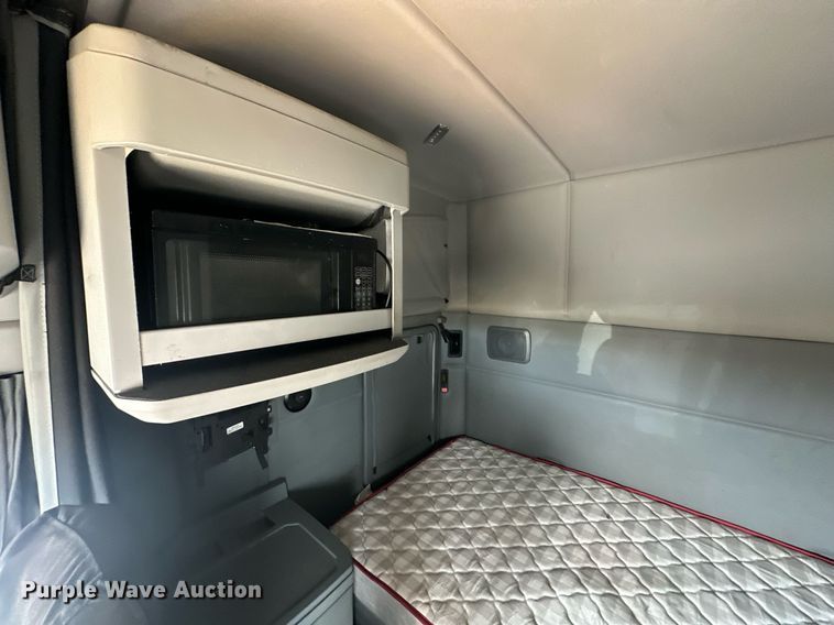 image for item ER4858 2021 Kenworth T680 semi truck