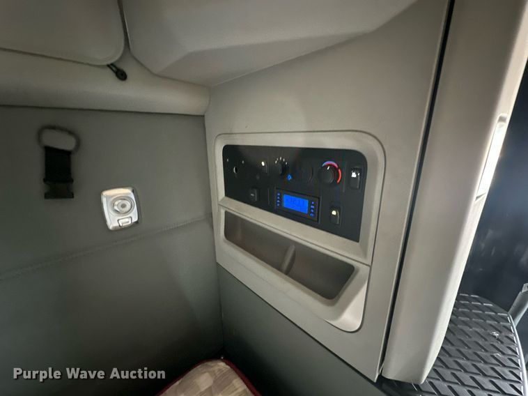 image for item ER4858 2021 Kenworth T680 semi truck