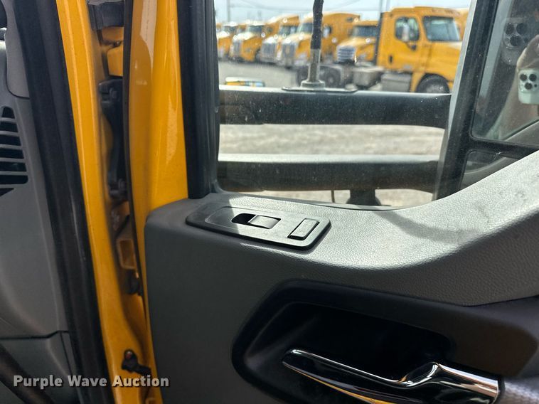 image for item ER4858 2021 Kenworth T680 semi truck