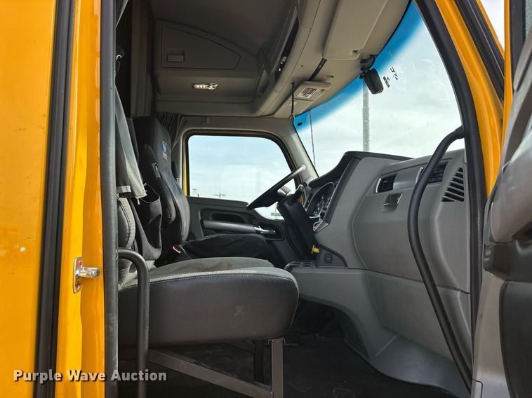 image for item ER4858 2021 Kenworth T680 semi truck