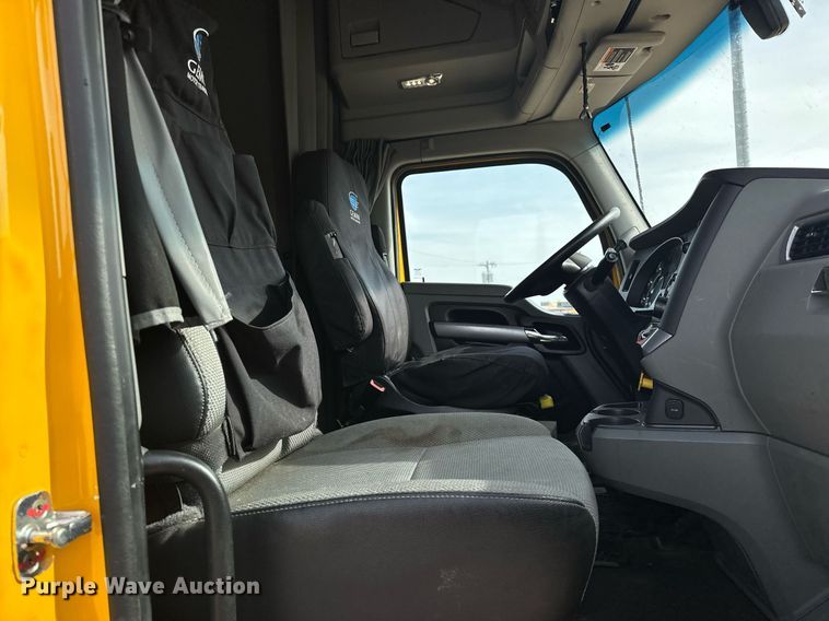 image for item ER4858 2021 Kenworth T680 semi truck