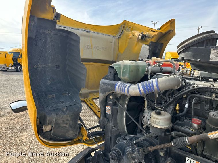 image for item ER4858 2021 Kenworth T680 semi truck