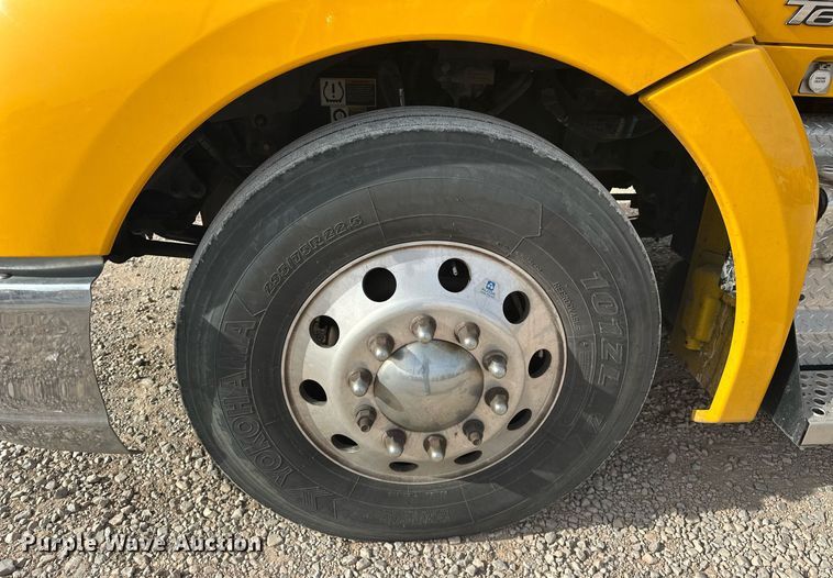 image for item ER4858 2021 Kenworth T680 semi truck