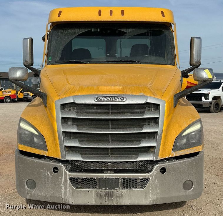 image for item ER4859 2022 Freightliner Cascadia 126 semi truck