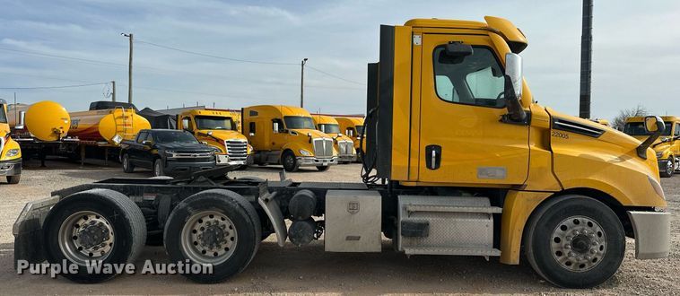 image for item ER4859 2022 Freightliner Cascadia 126 semi truck