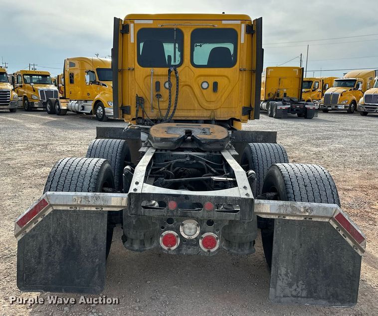 image for item ER4859 2022 Freightliner Cascadia 126 semi truck