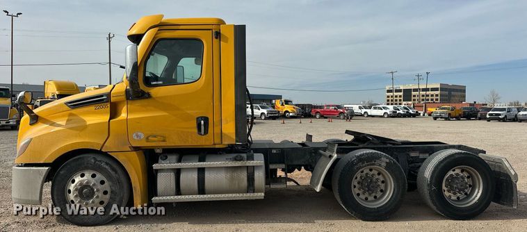 image for item ER4859 2022 Freightliner Cascadia 126 semi truck
