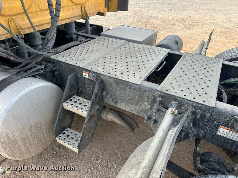 image for item ER4859 2022 Freightliner Cascadia 126 semi truck