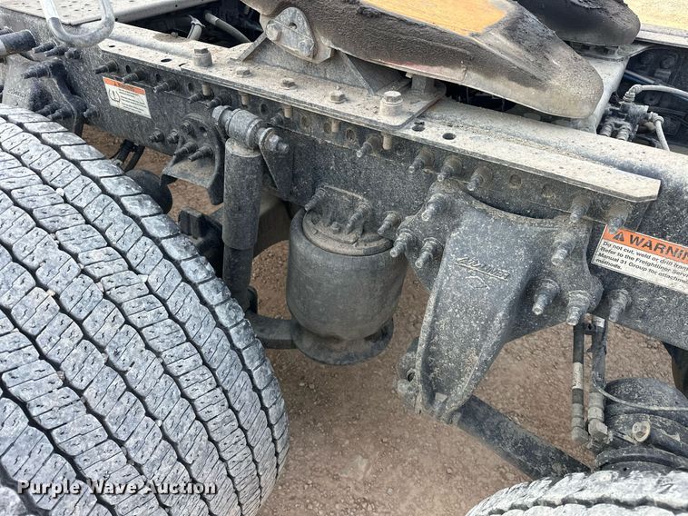 image for item ER4859 2022 Freightliner Cascadia 126 semi truck