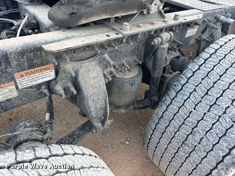 image for item ER4859 2022 Freightliner Cascadia 126 semi truck