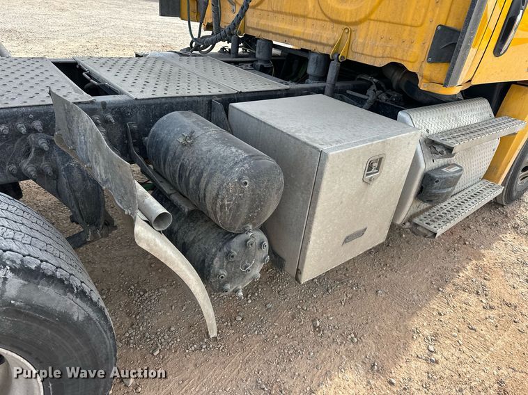 image for item ER4859 2022 Freightliner Cascadia 126 semi truck