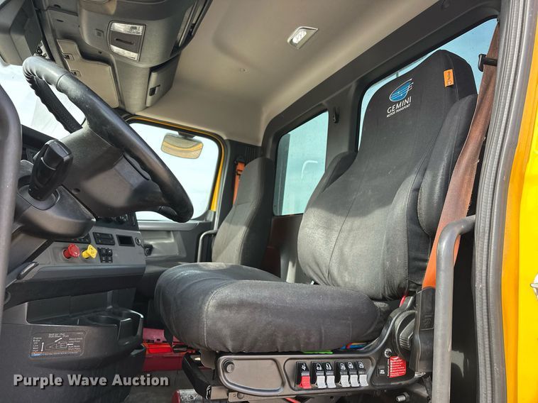 image for item ER4859 2022 Freightliner Cascadia 126 semi truck