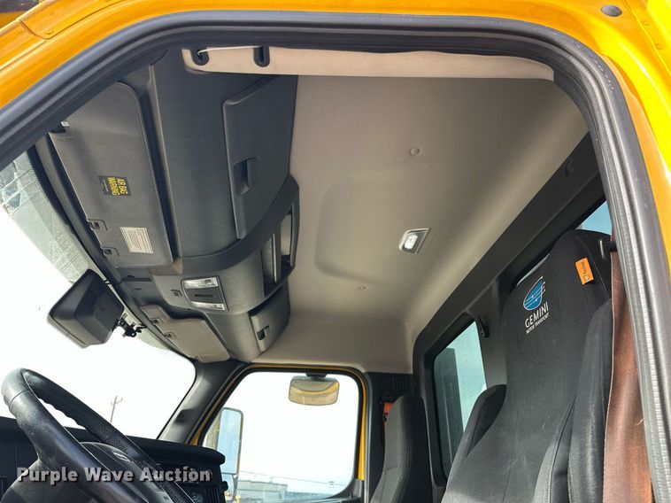 image for item ER4859 2022 Freightliner Cascadia 126 semi truck