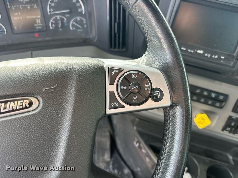 image for item ER4859 2022 Freightliner Cascadia 126 semi truck