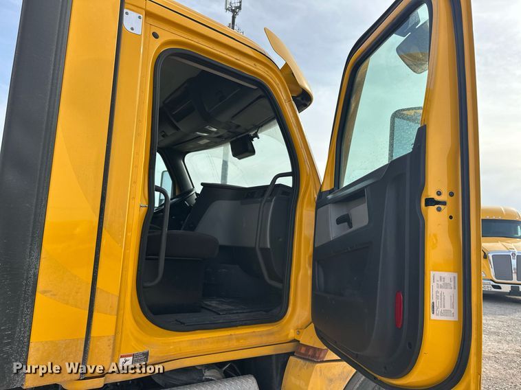 image for item ER4859 2022 Freightliner Cascadia 126 semi truck