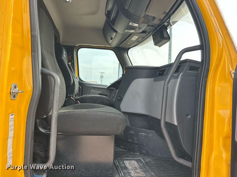 image for item ER4859 2022 Freightliner Cascadia 126 semi truck