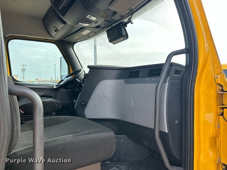 image for item ER4859 2022 Freightliner Cascadia 126 semi truck