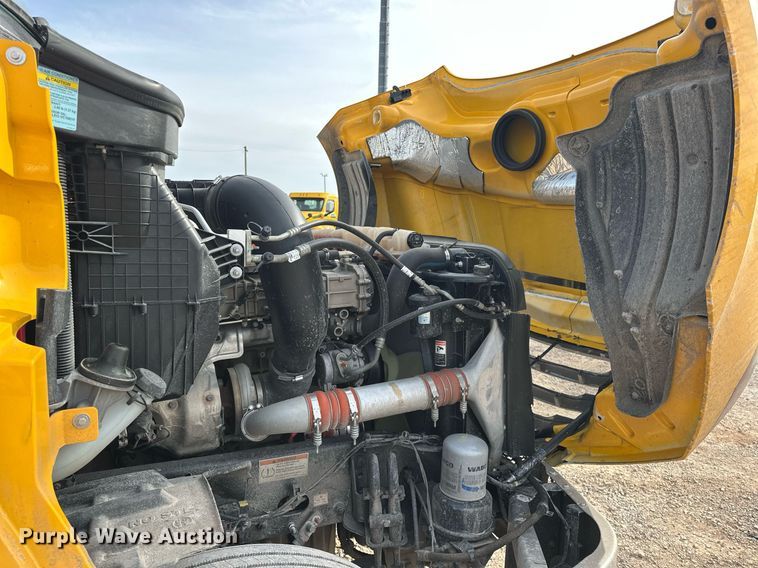 image for item ER4859 2022 Freightliner Cascadia 126 semi truck