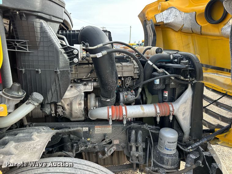 image for item ER4859 2022 Freightliner Cascadia 126 semi truck