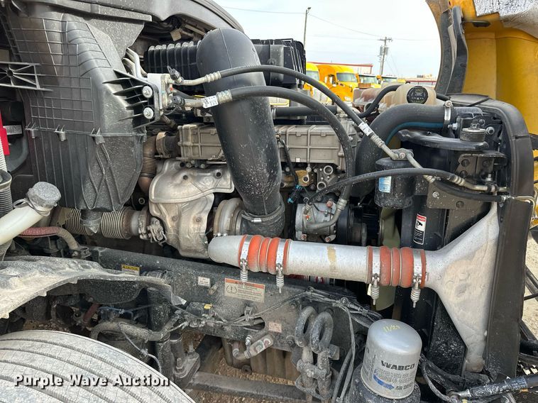 image for item ER4859 2022 Freightliner Cascadia 126 semi truck