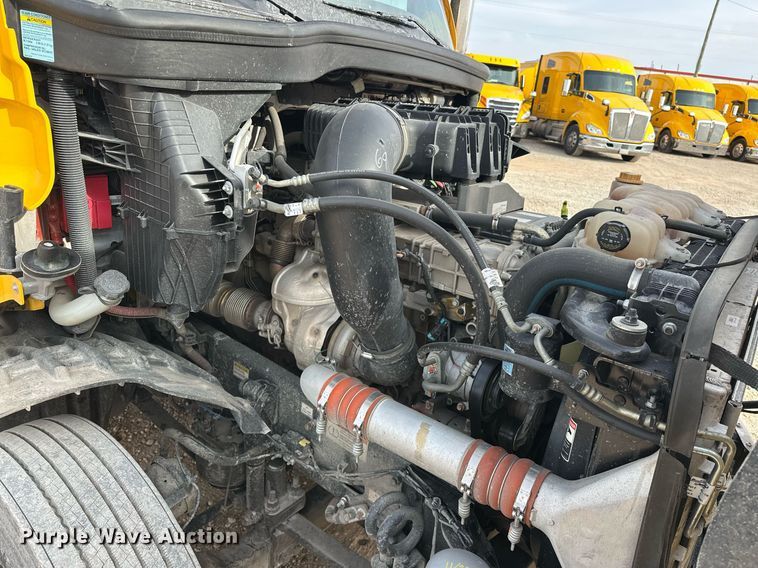 image for item ER4859 2022 Freightliner Cascadia 126 semi truck