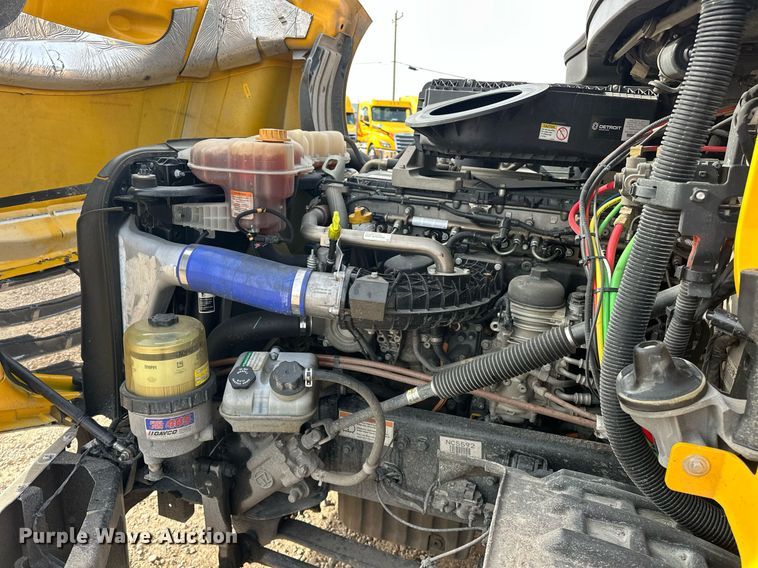 image for item ER4859 2022 Freightliner Cascadia 126 semi truck