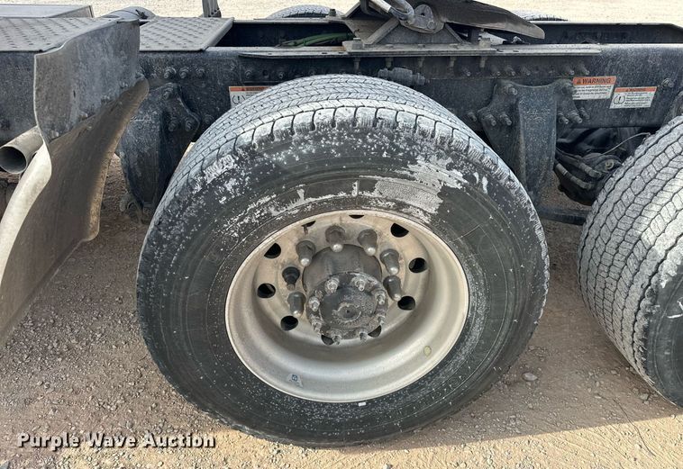 image for item ER4859 2022 Freightliner Cascadia 126 semi truck