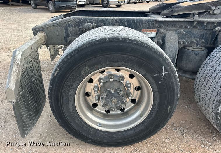 image for item ER4859 2022 Freightliner Cascadia 126 semi truck