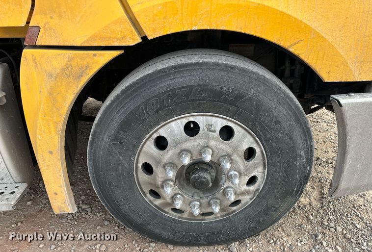 image for item ER4859 2022 Freightliner Cascadia 126 semi truck