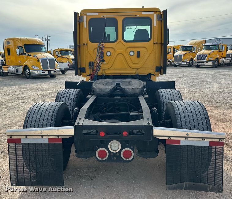 image for item ER4860 2021 Freightliner Cascadia 126 semi truck