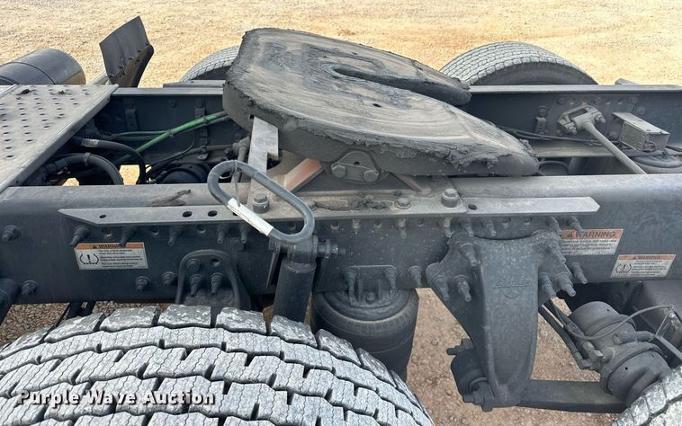 image for item ER4860 2021 Freightliner Cascadia 126 semi truck