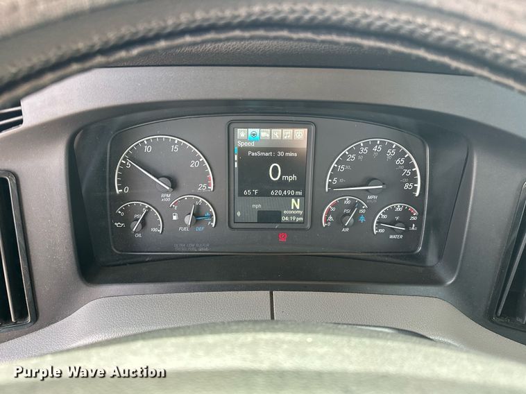 image for item ER4860 2021 Freightliner Cascadia 126 semi truck