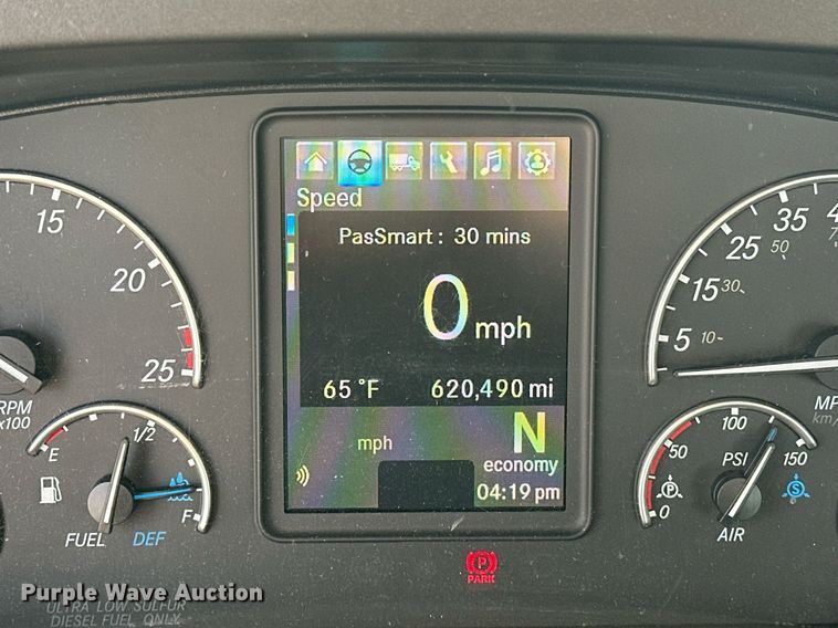 image for item ER4860 2021 Freightliner Cascadia 126 semi truck