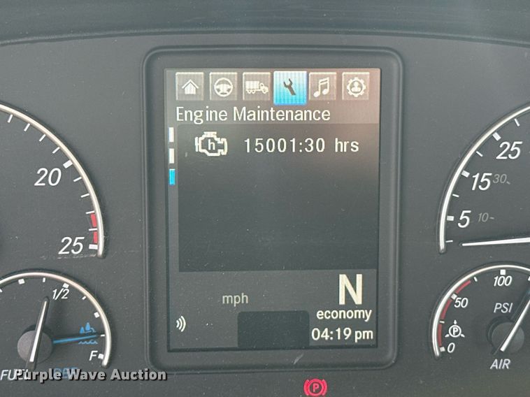 image for item ER4860 2021 Freightliner Cascadia 126 semi truck