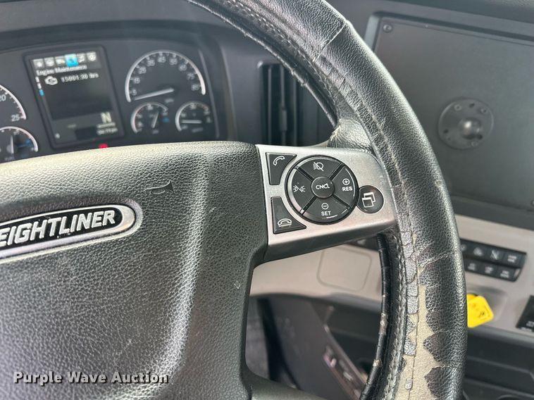 image for item ER4860 2021 Freightliner Cascadia 126 semi truck