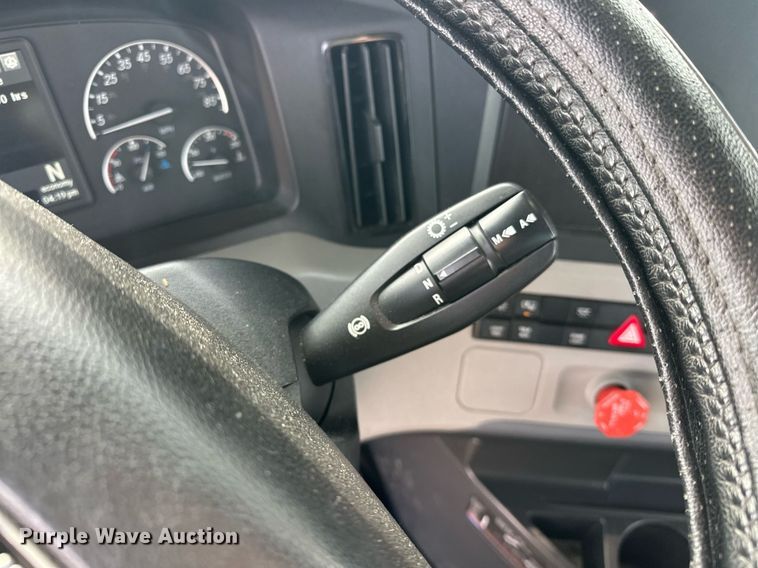 image for item ER4860 2021 Freightliner Cascadia 126 semi truck