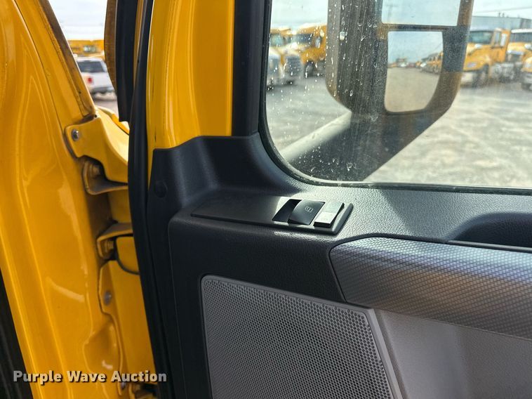 image for item ER4860 2021 Freightliner Cascadia 126 semi truck