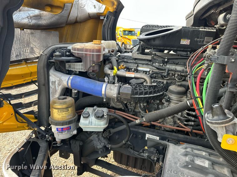 image for item ER4860 2021 Freightliner Cascadia 126 semi truck