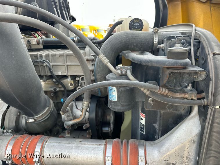 image for item ER4860 2021 Freightliner Cascadia 126 semi truck