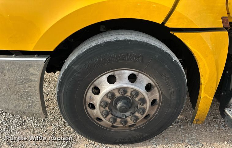 image for item ER4860 2021 Freightliner Cascadia 126 semi truck