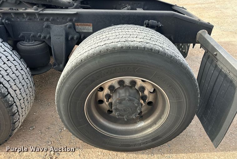 image for item ER4860 2021 Freightliner Cascadia 126 semi truck