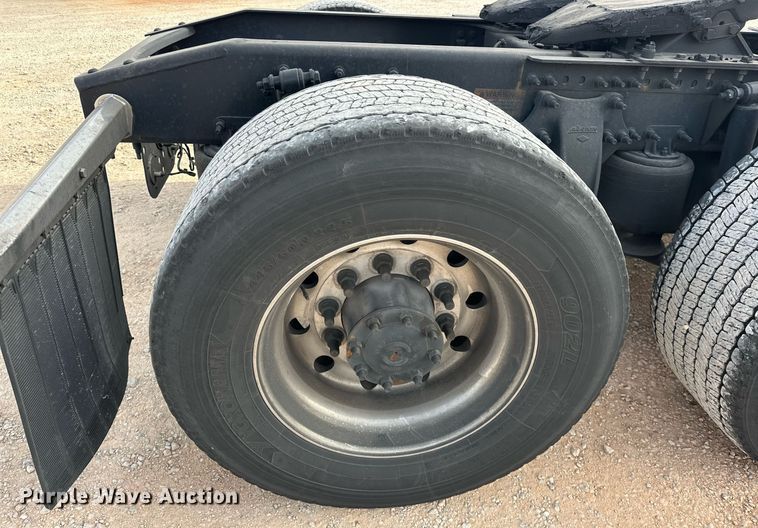 image for item ER4860 2021 Freightliner Cascadia 126 semi truck