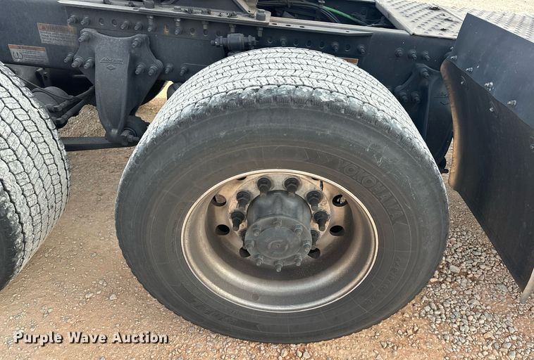 image for item ER4860 2021 Freightliner Cascadia 126 semi truck